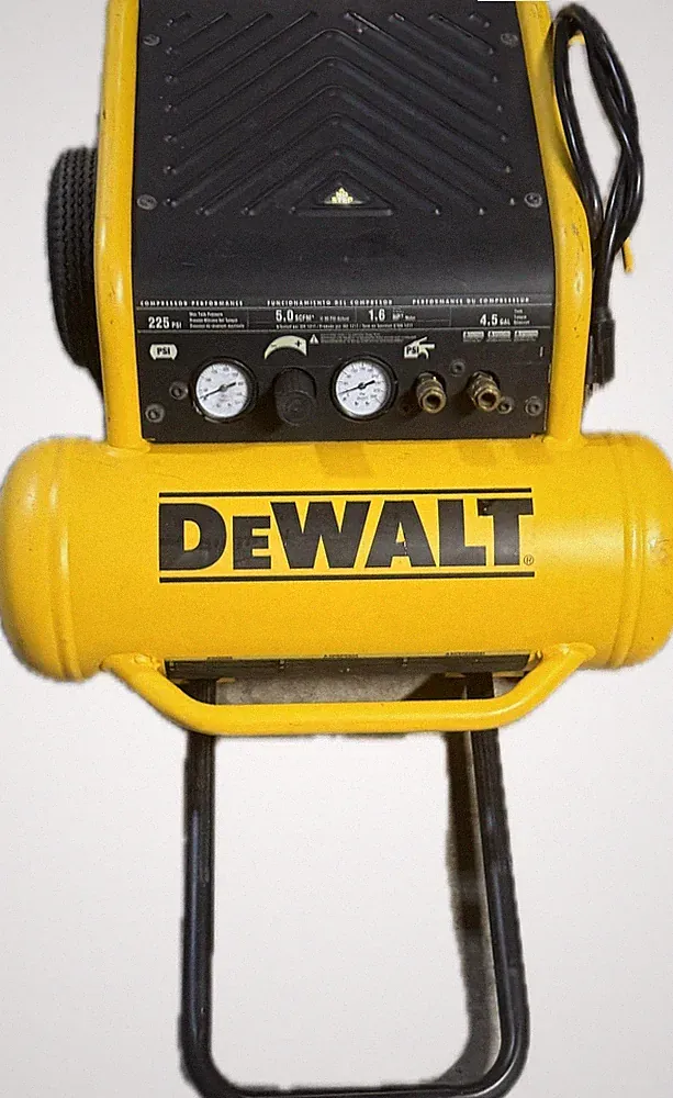 DEWALT D55146 1.6 HP 200 PSI 4.5 Gallon Oil-Free Wheeled Air Compressor