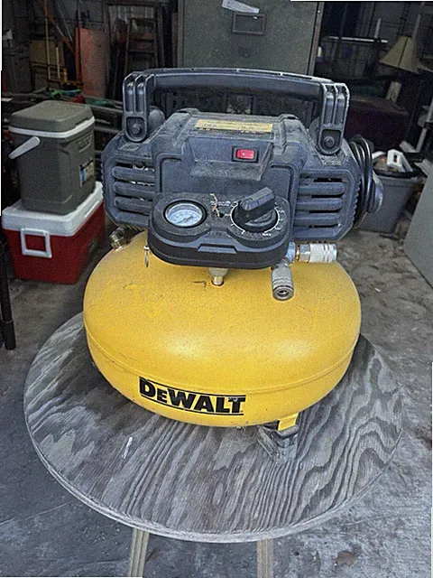 DEWALT Portable Compressor DWFP55126 120V 165 PSI 6 Gallon PARTS Or Repair